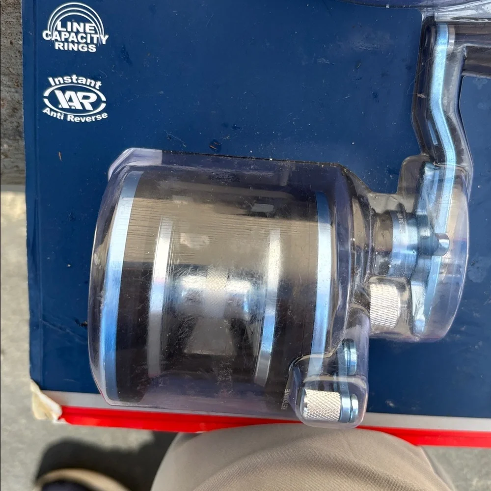 PENN Warfare™ I| Star Drag 20NSD
Conventional Reel -NEW/SEALED- - Picture 2 of 11
